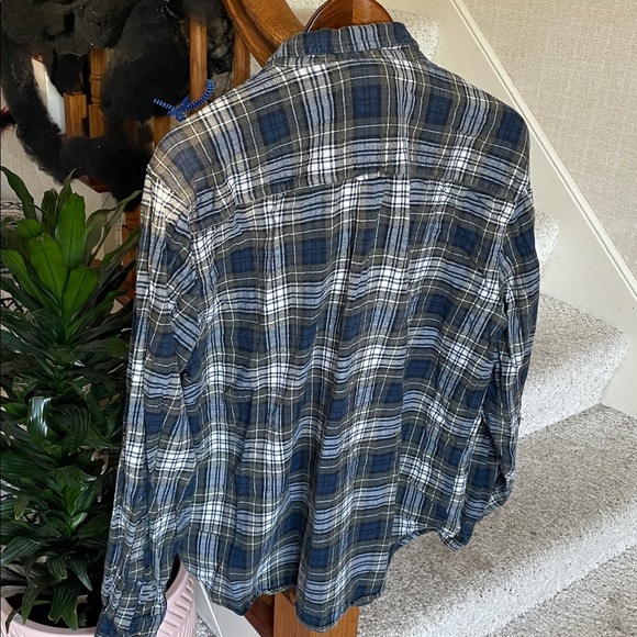 Woolrich Men's Navy and White Plaid Shirt - Picture 4 of 9